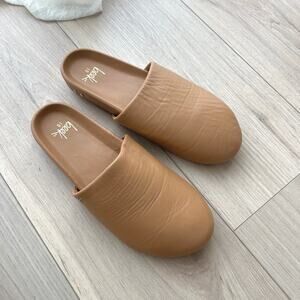 beek Cream and Tan Mules Minimalist Design